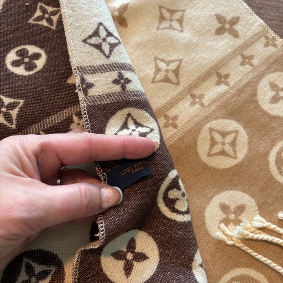 Louis Vuitton Beige and Brown Cashmere Super Soft Scarf - Picture 3 of 5
